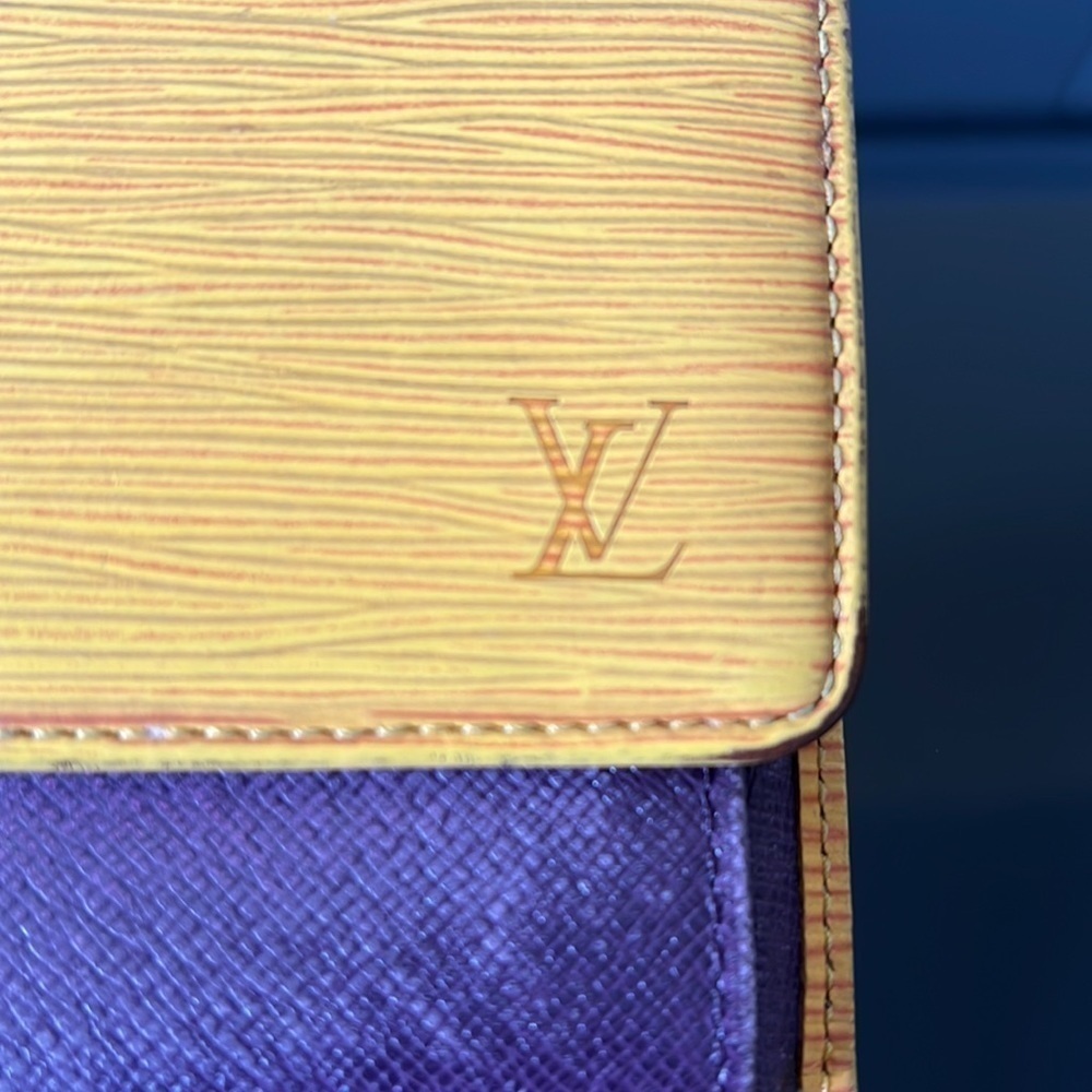 Louis Vuitton Epi Trifold Wallet - Picture 5 of 9